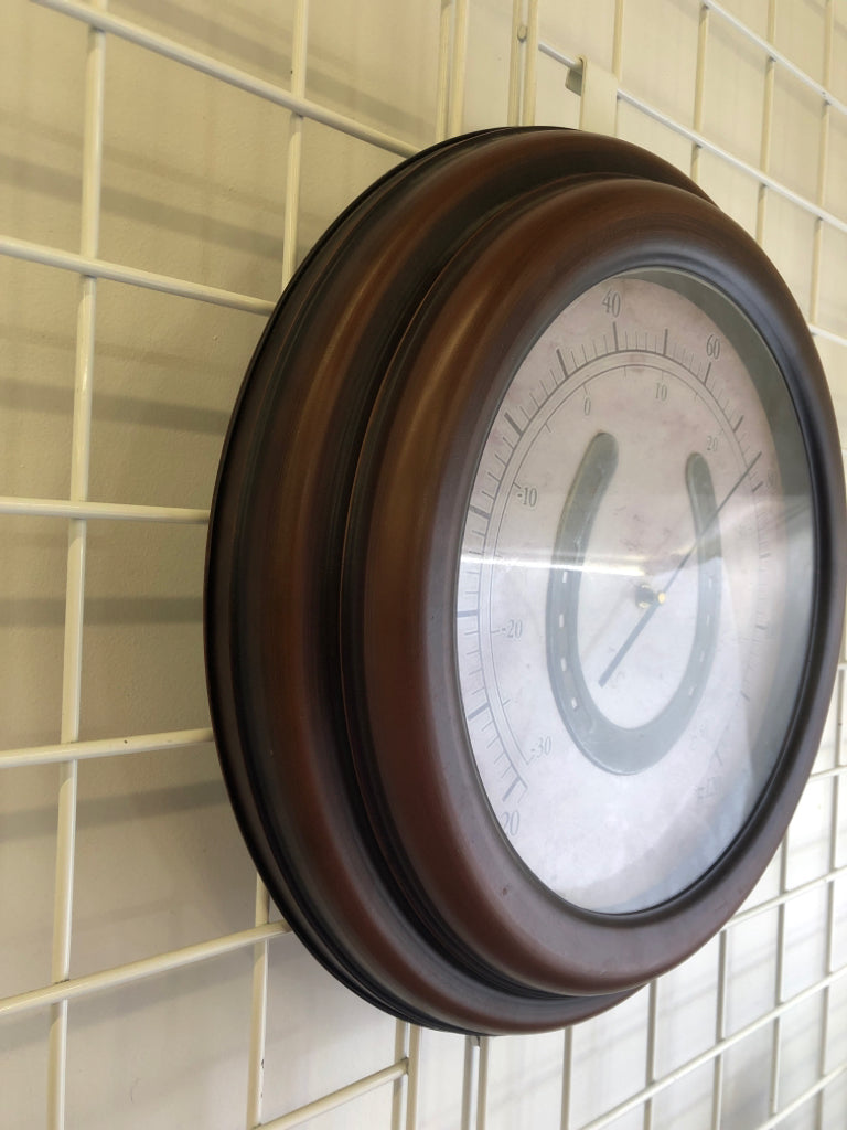 HORSESHOE ROUND THERMOMETER.