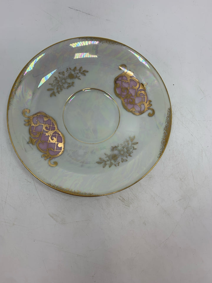 VTG WHITE FLORAL CUP/SAUCER.