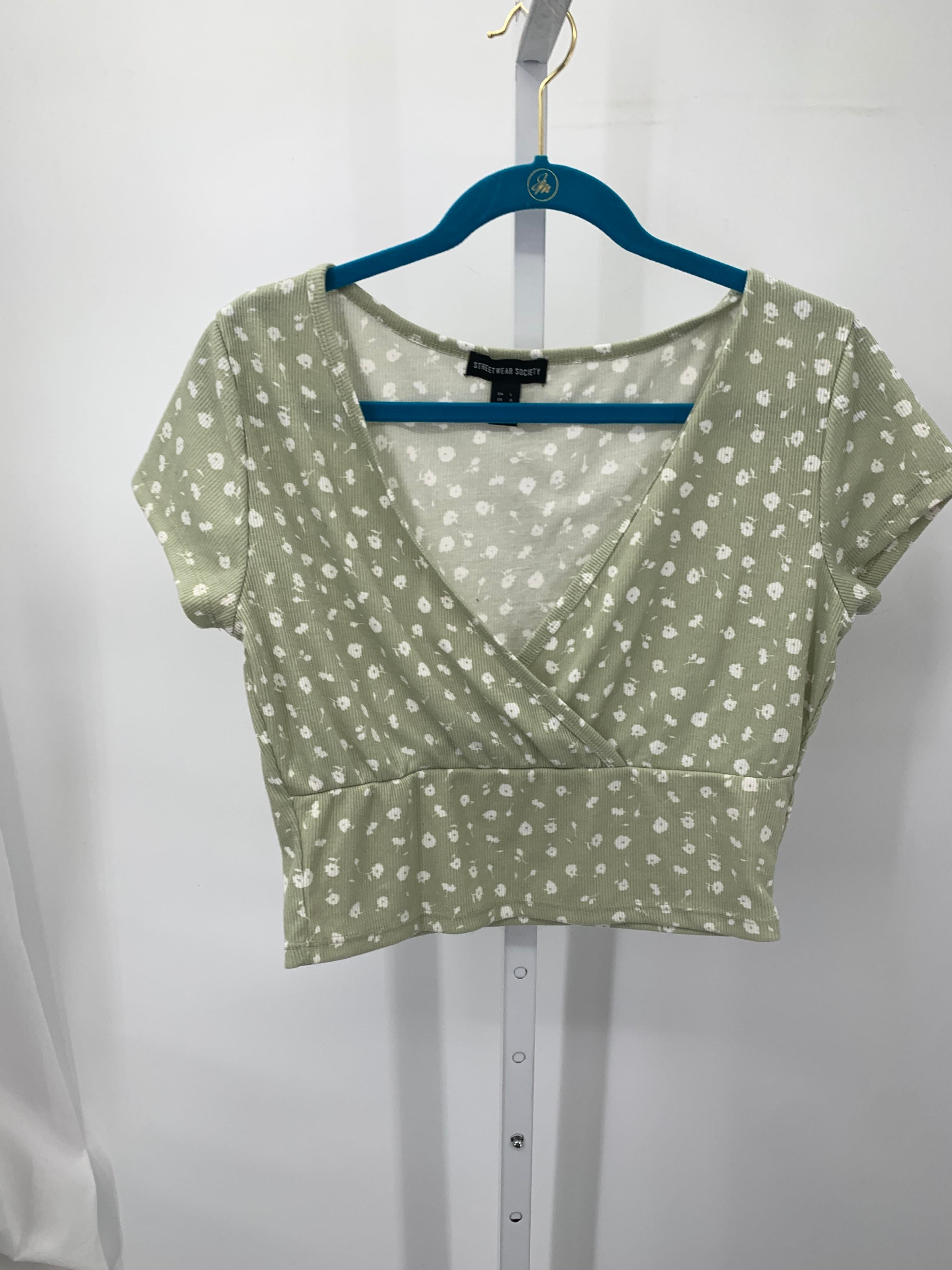 Streetwear Size Large Juniors Short Sleeve Shirt