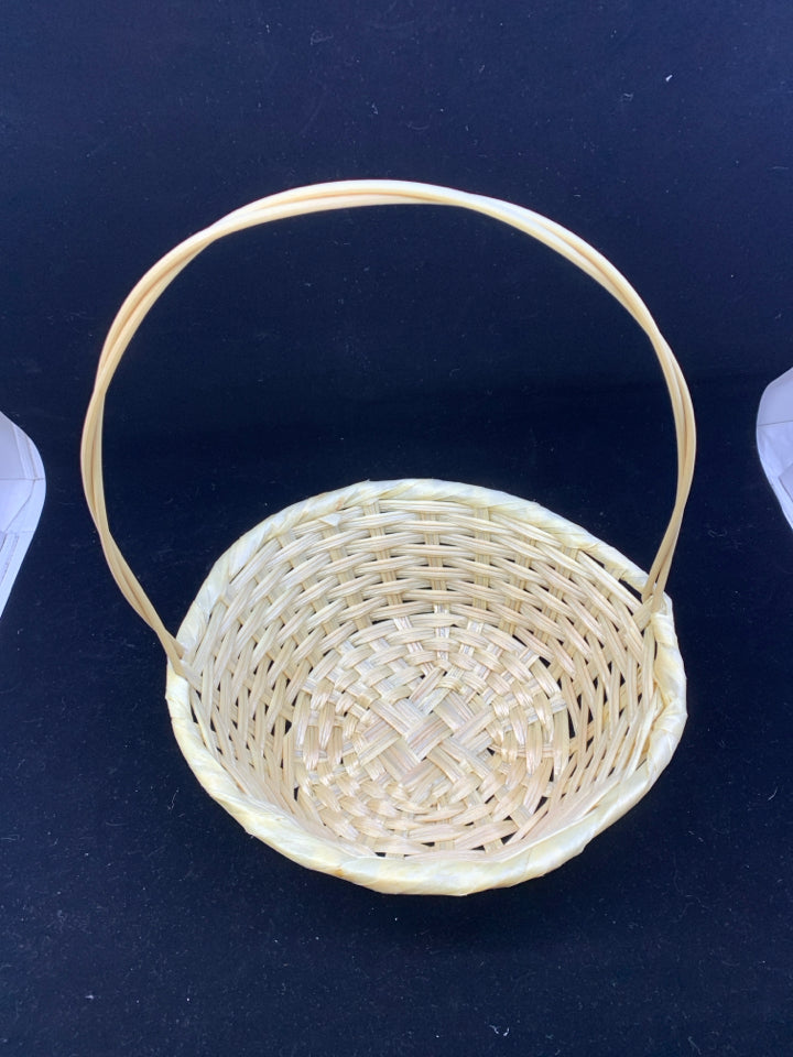 BLONDE WOVEN EASTER BASKET.