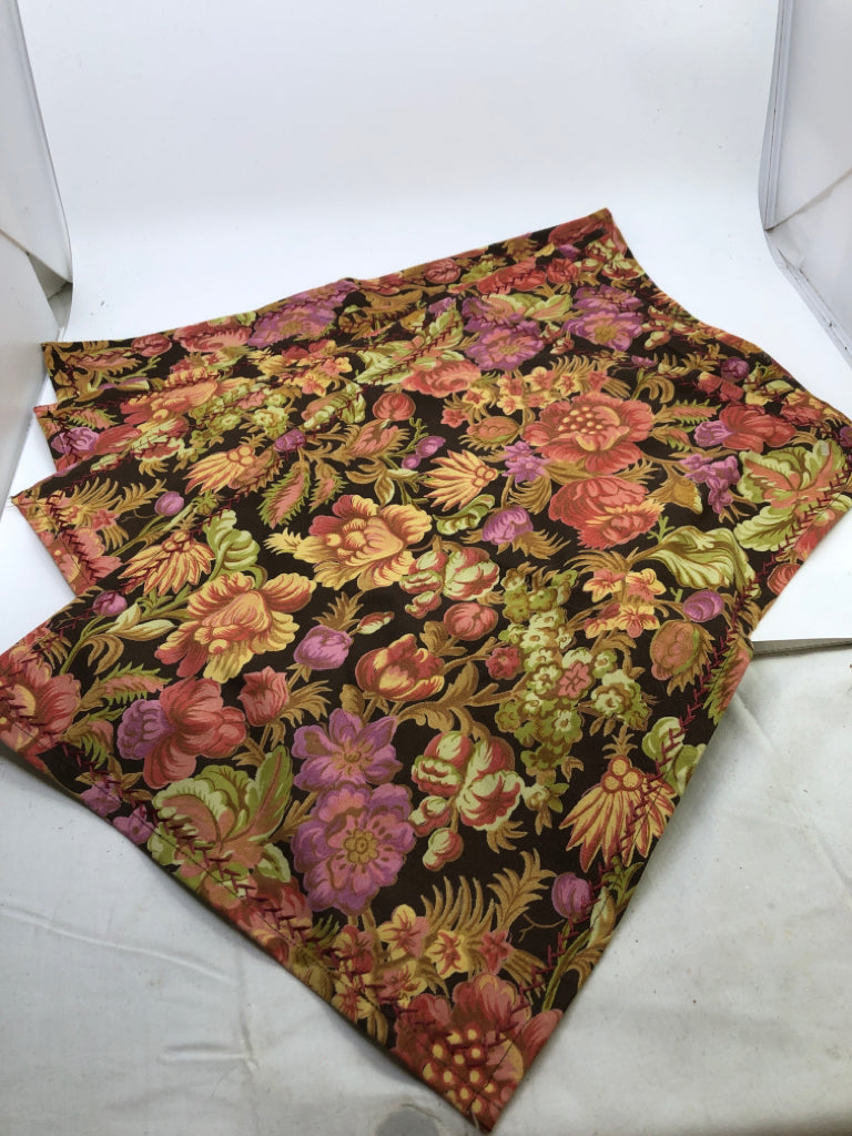 4 FLORAL PLACEMATS.