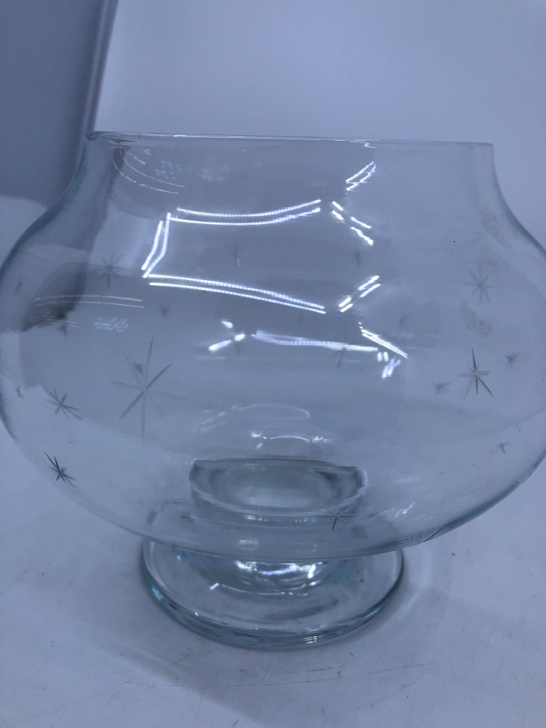 FOOTED STAR ETCHED VASE.