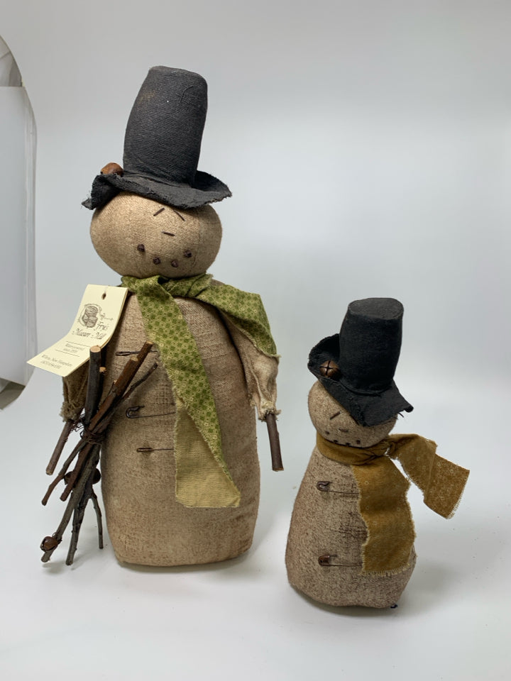 2 PRIMITIVE STYLE SNOWMEN W/ SAFTY PIN BUTTONS.
