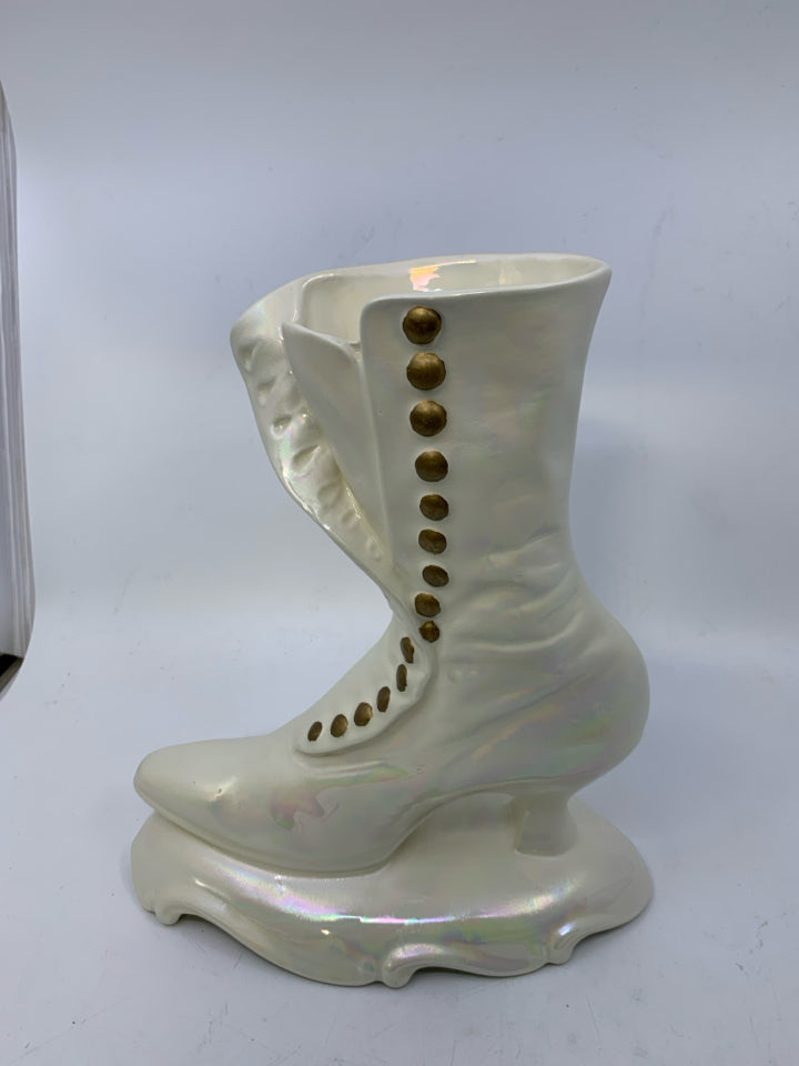 VTG CERAMIC IRIDESCENT CREAM COLORED VICTORIAN BOOT VASE 1983.