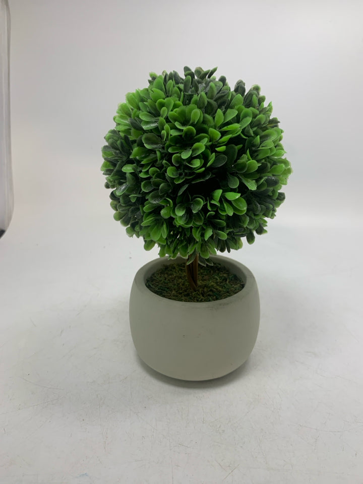 PLANTER W/ FAUX CIRCLE TREE 7.