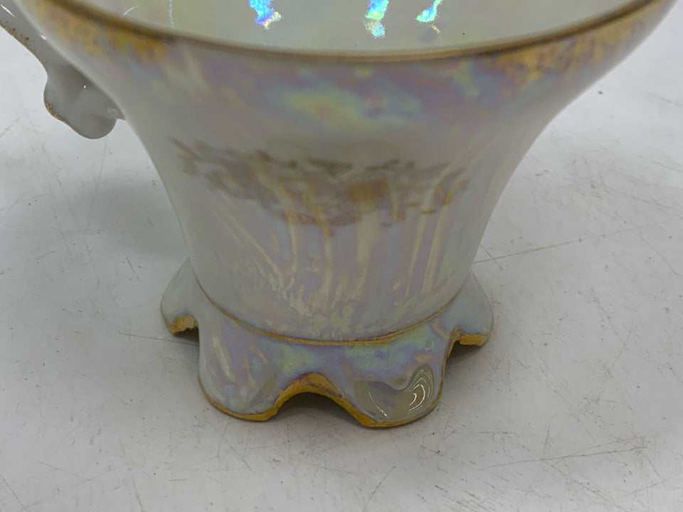 VTG WHITE FLORAL CUP/SAUCER.