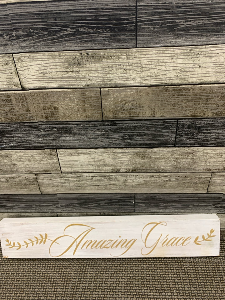 WHITE AMAZING GRACE WALL HANGING.