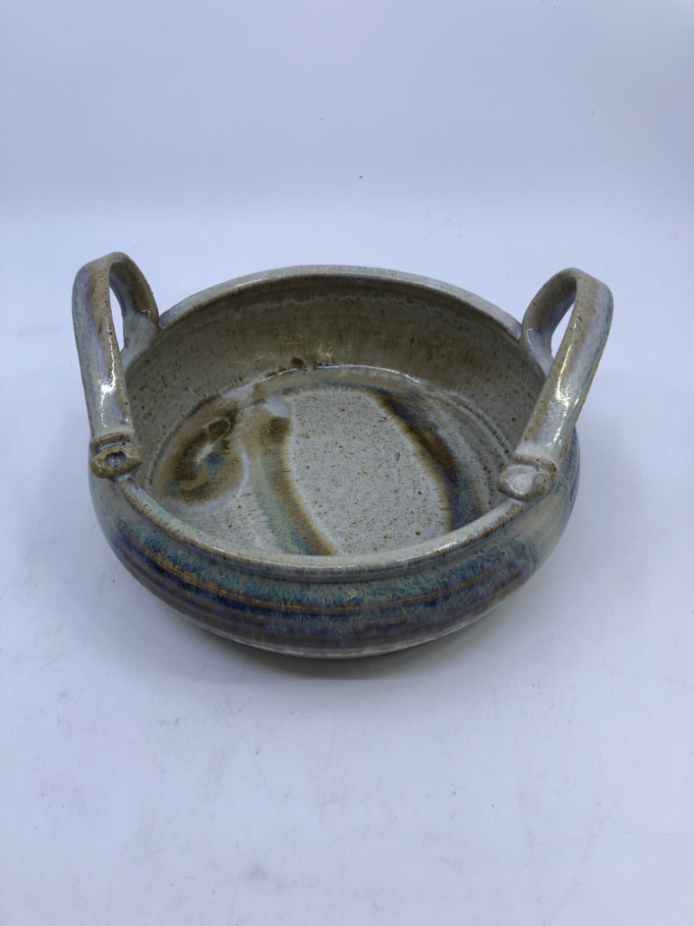 BROWN WHITE BLUE IRIDESCENT BOWL WITH HANDLES.