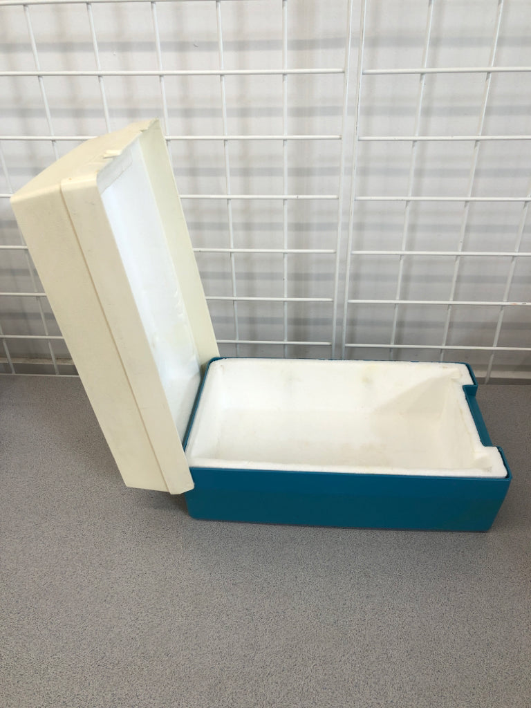 VTG RUBBERMAID SIDEKICK COOLER/ LUNCHBOX.