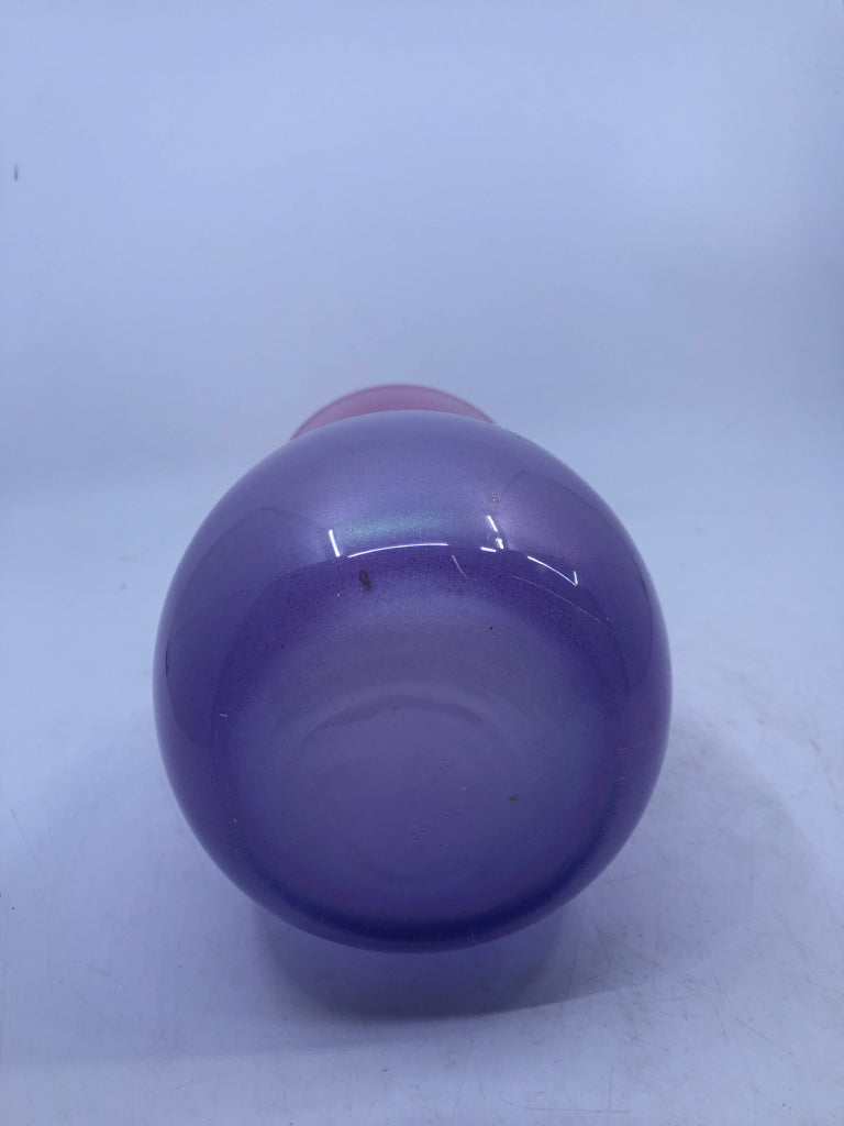 PURPLE IRIDESCENT VASE.