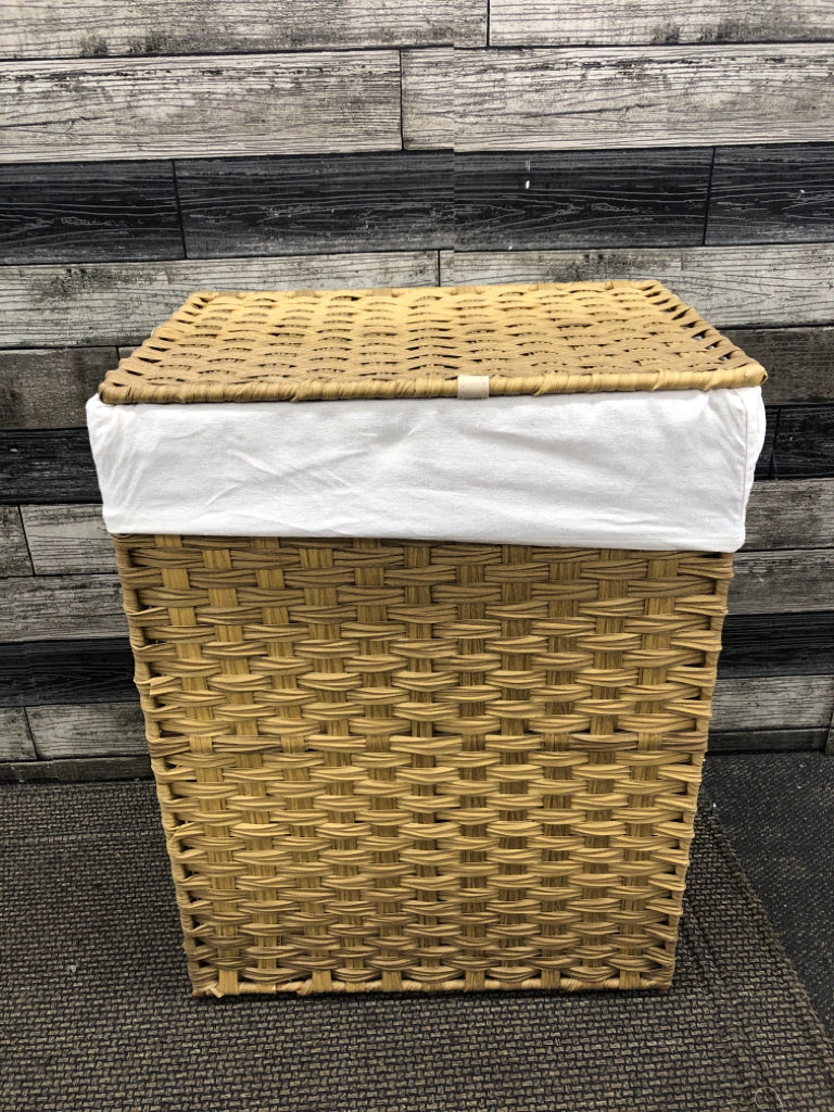COLLAPSIBLE PLASTIC WICKER LANDRY HAMPER W/ FABRIC LINING.
