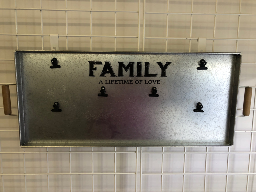 FAMILY LIFETIME OF LOVE METAL PLATTER PHOTO HOLDER.