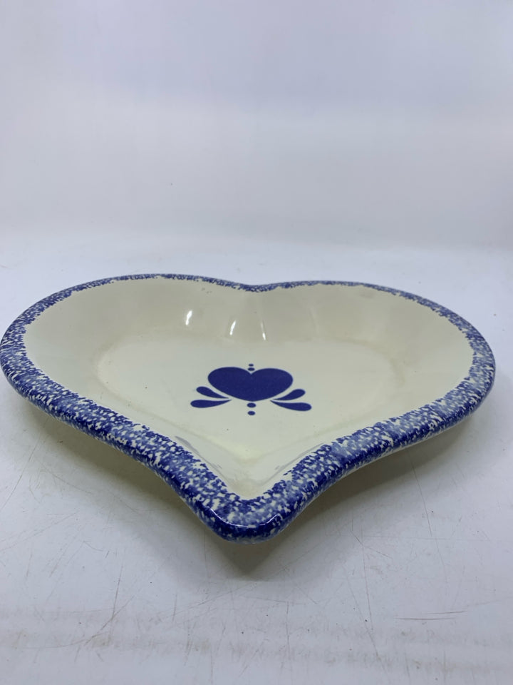 HEART SHAPED PIE PLATE STONEWARE W/ BLUE SPONGE EDGE.