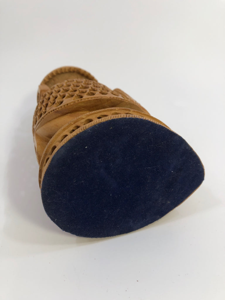 DETAILED WOOD CARVING AMBARI ELEPHANT FIGURINE.