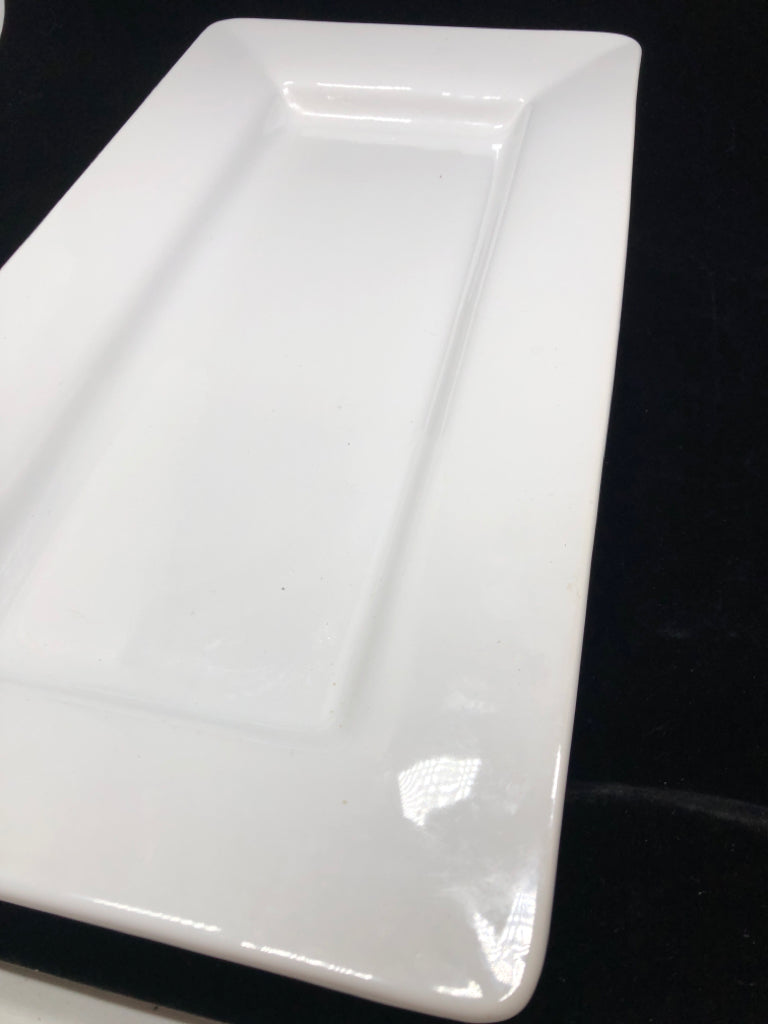 WHITE RECTANGULAR CENTERPIECE TRAY.