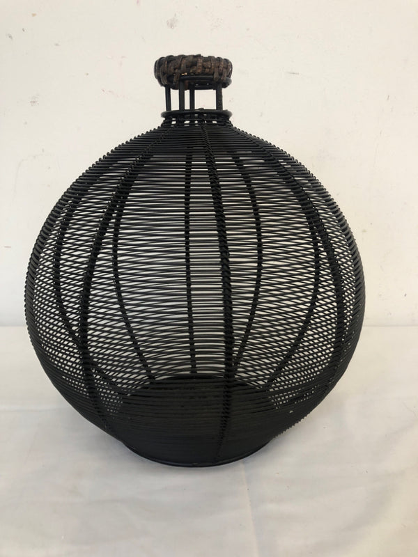 BLACK METAL CIRCLE VASE W/ WOVEN TOP.