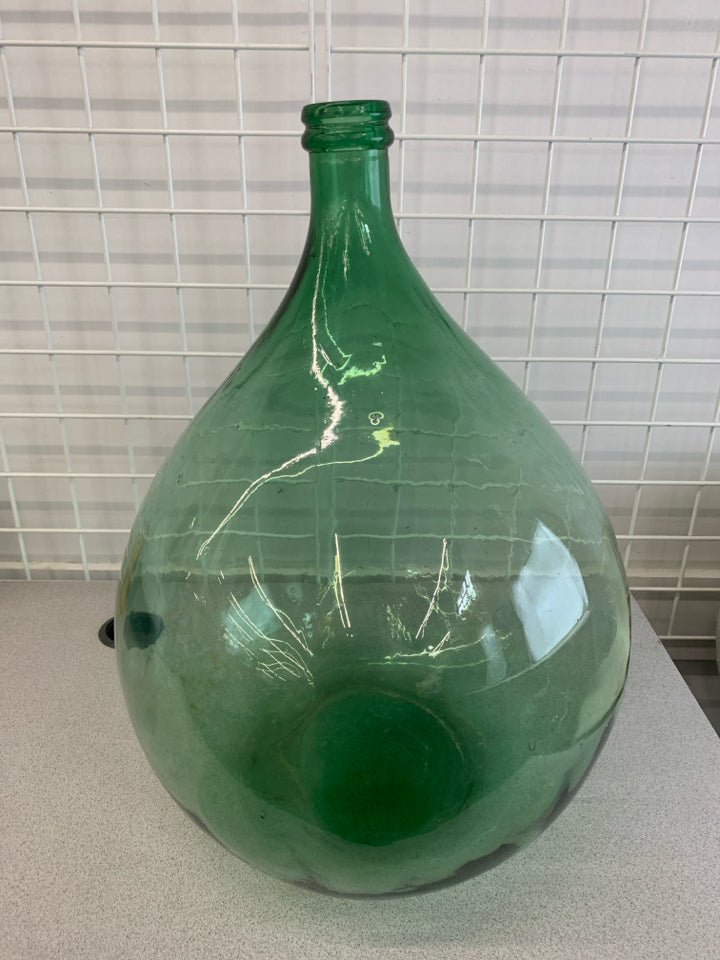 LG GREEN VASE W/ROUND BOTTOM.