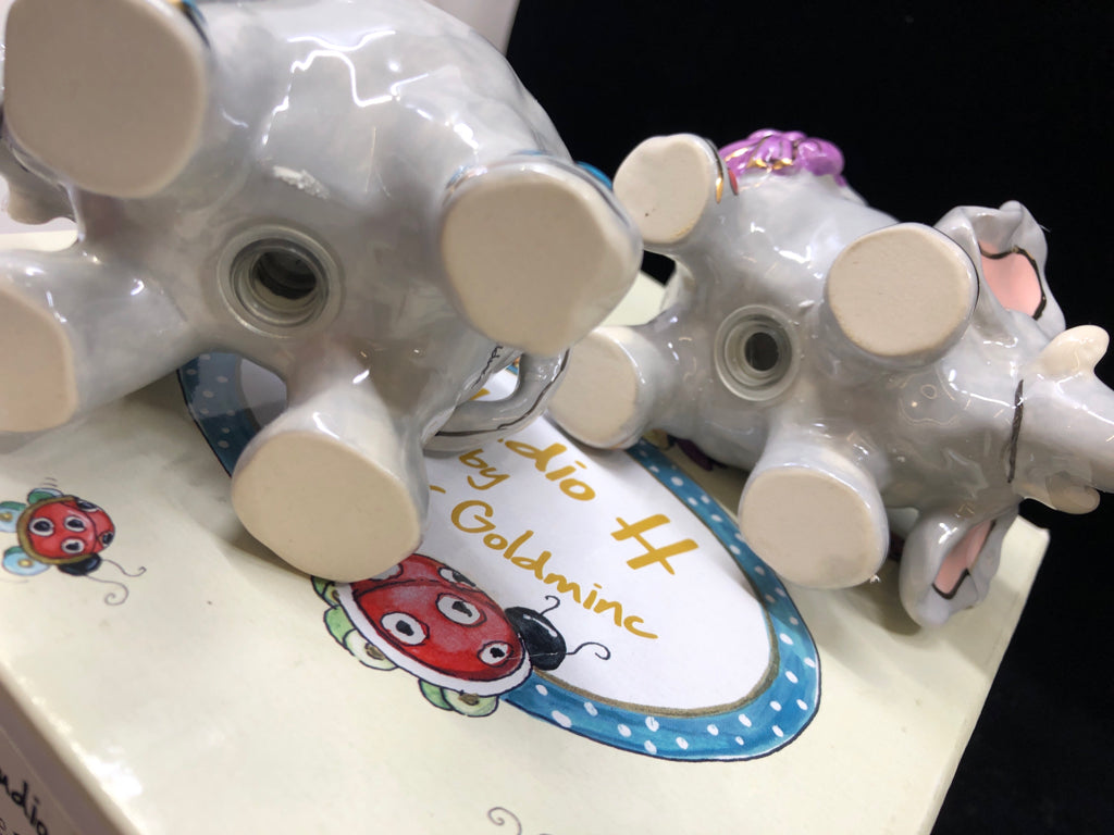ELEPHANT SALT & PEPPER SHAKERS IN BOX HEATHER GOLDMINE.