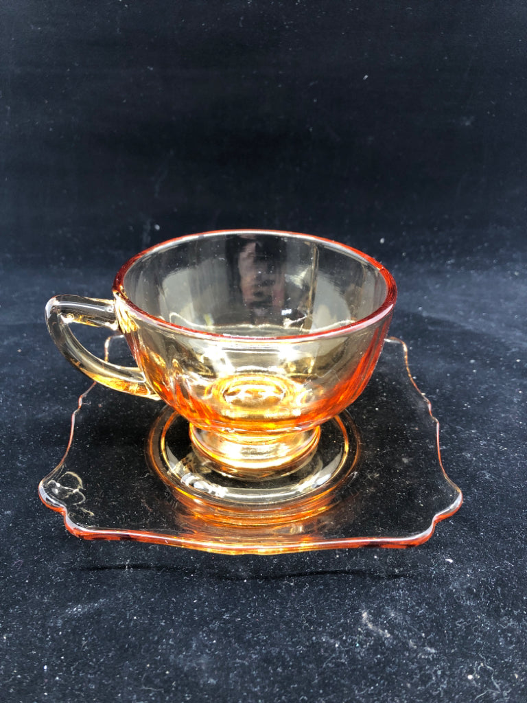 8 AMBER GLASS TEA CUPS AND SAUCERS.