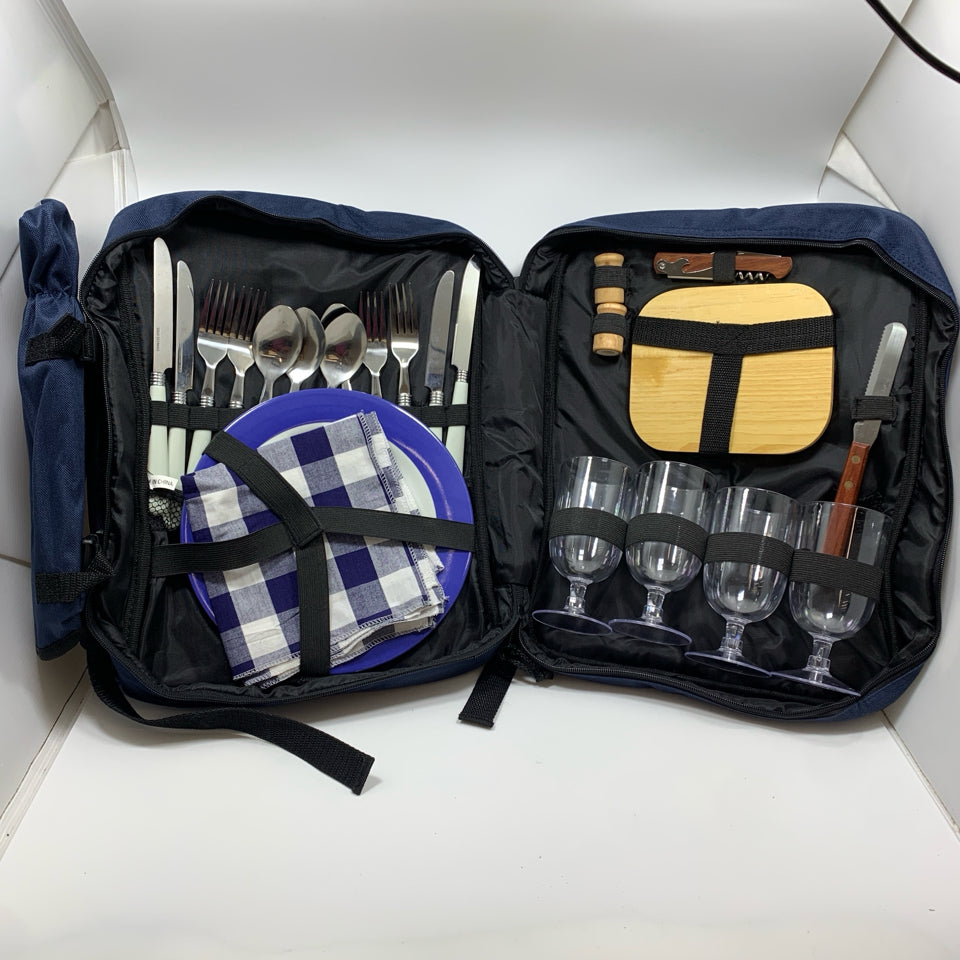 DELUXE PICNIC BACK PACK W/WINE COOLER.