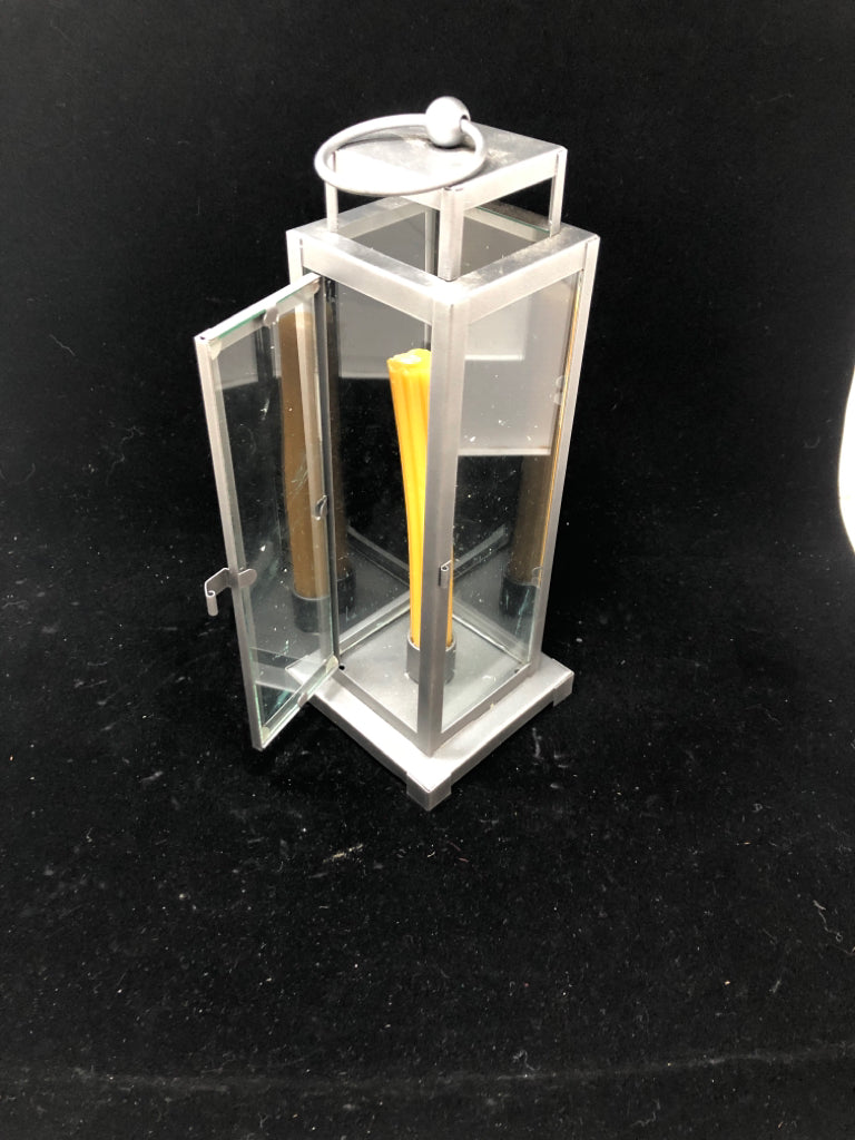 SLEEK RECTANGULAR CANDLE HOLDER.