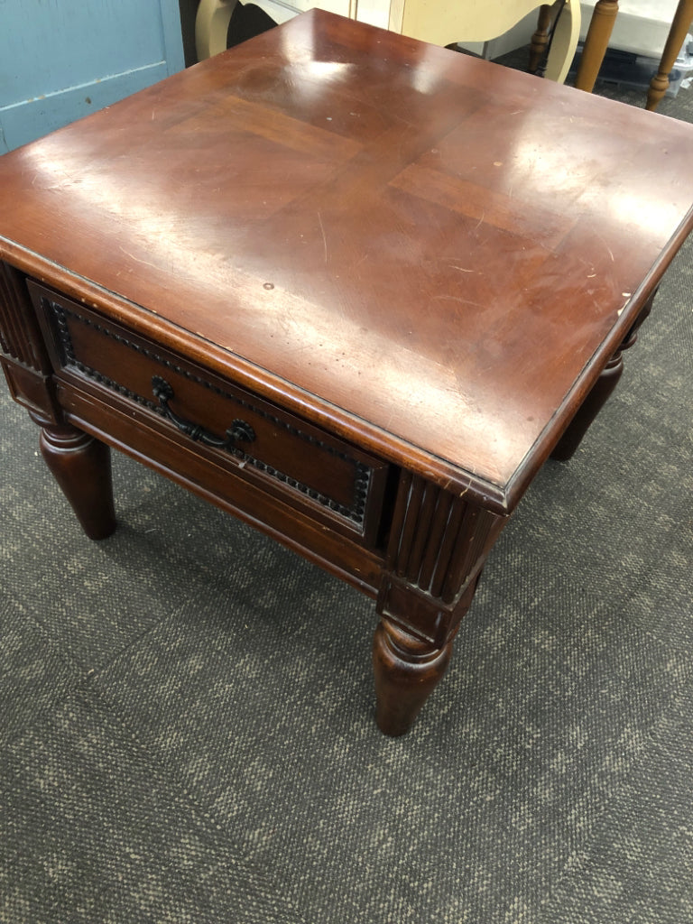 DARK WOOD END TABLE.