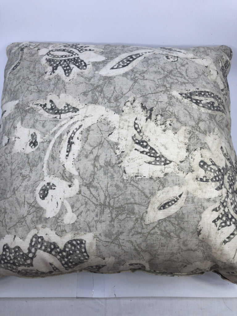GREY PATTERN SQUARE PILLOW.