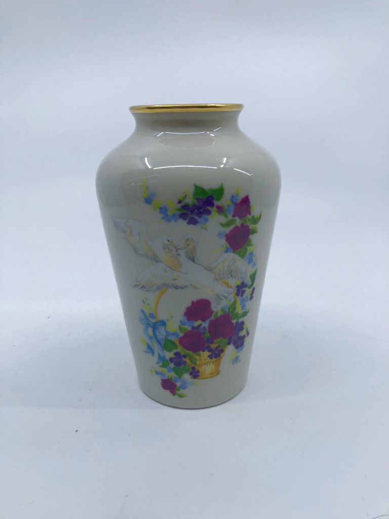 LENOX "BIRDS OF LOVE" DOVES + FLOWERS VASE.