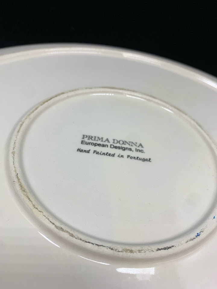 PRIMA DONNA WHITE CERAMIC SERVING PLATE W/GREEN RIM.