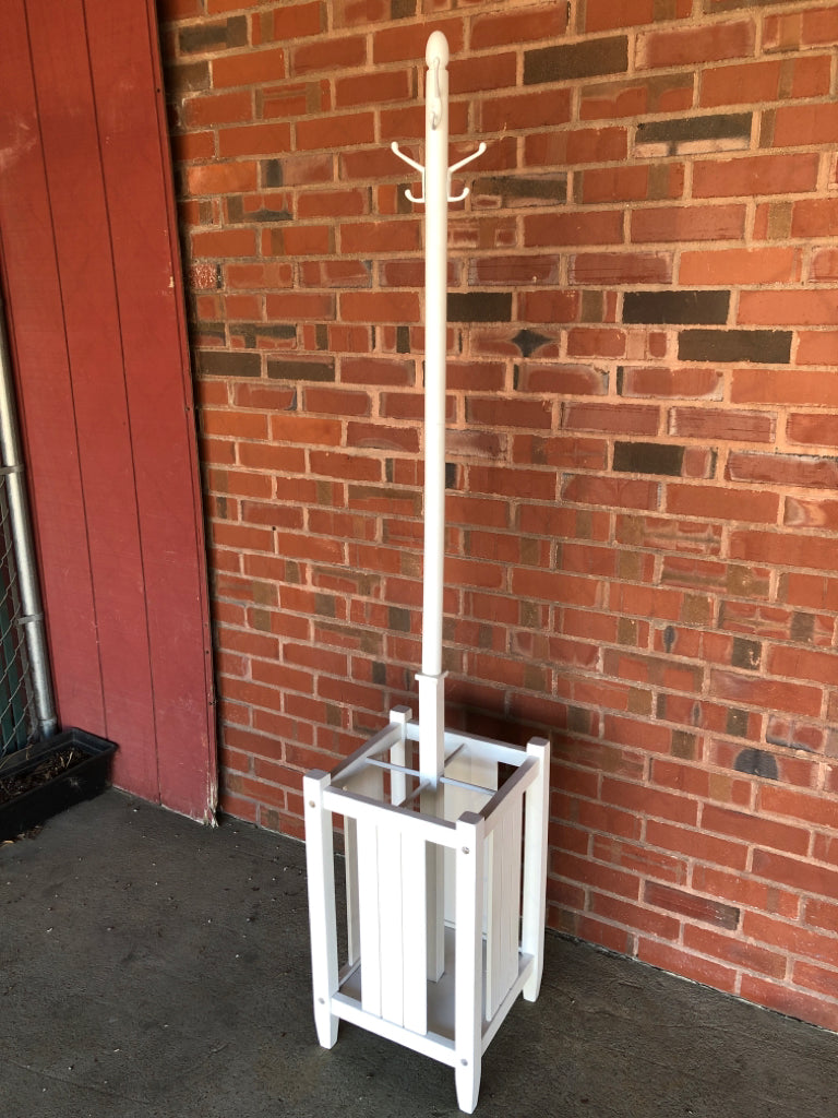 WHITE WOOD COAT TREE W/UMBRELLA STORAGE BASE.
