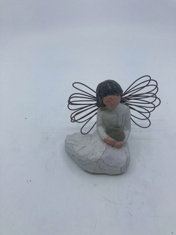 WILLOW TREE ANGEL OF PROTECTION GIRL SITTING W BUNNY.