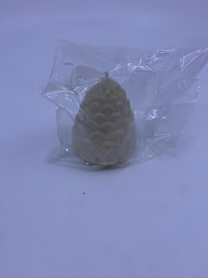 SOY WAX PINECONE CANDLE.