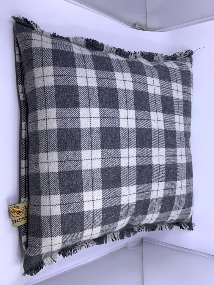 GREY/BLACK PLAID SQUARE PILLOW.
