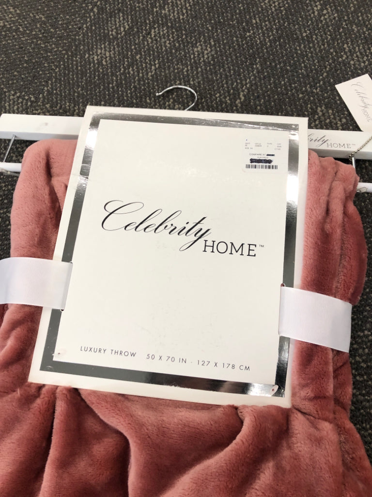 NIP PINK LUXURY THROW BLANKET.