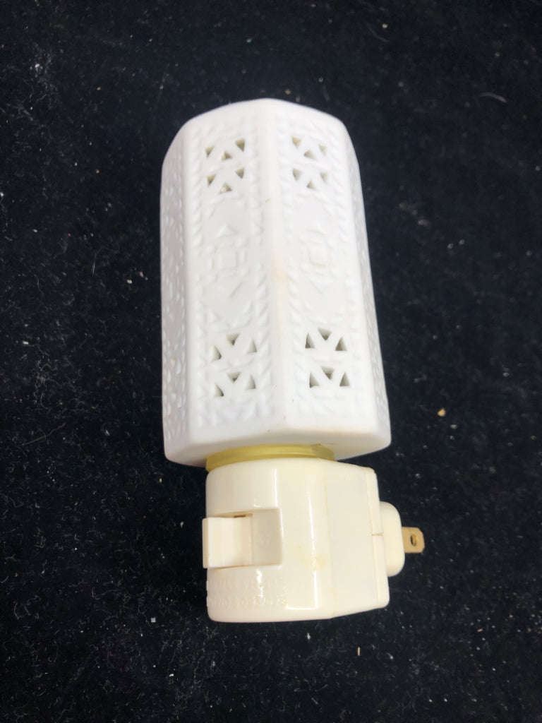 WHITE PLUG IN WAX WARMER.