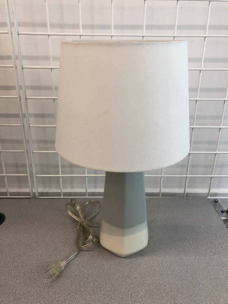 GREY/WHITE LAMP W/WHITE SHADE.