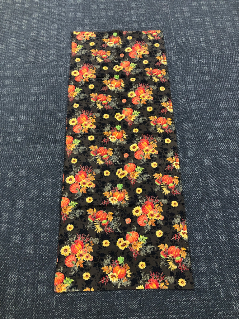 GLITTER PUMPKIN TABLE RUNNER.