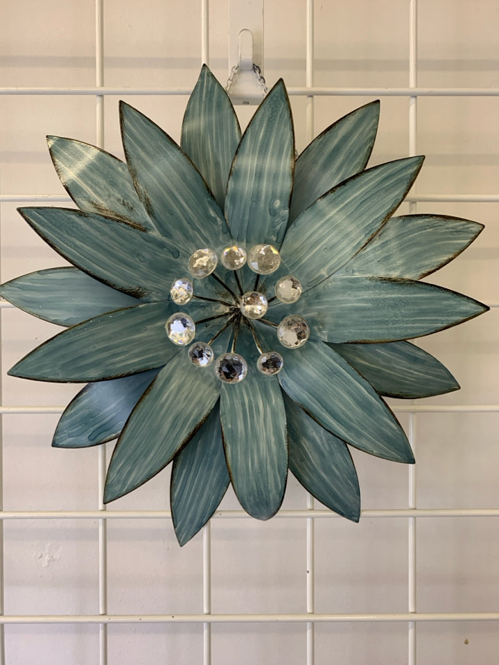 TEAL METAL FLORAL WALL ART.