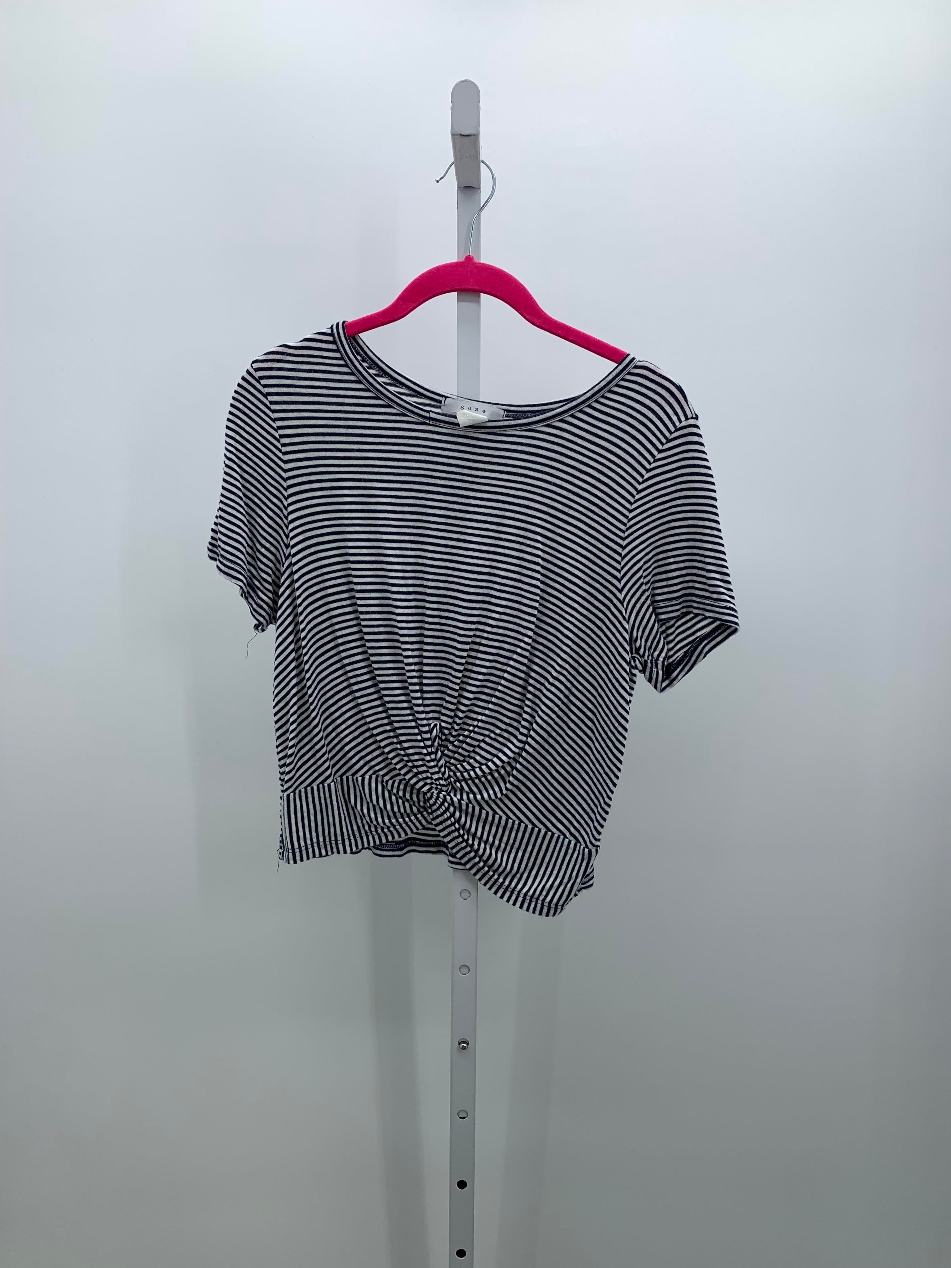 Gaze Size Medium Juniors Short Sleeve Shirt