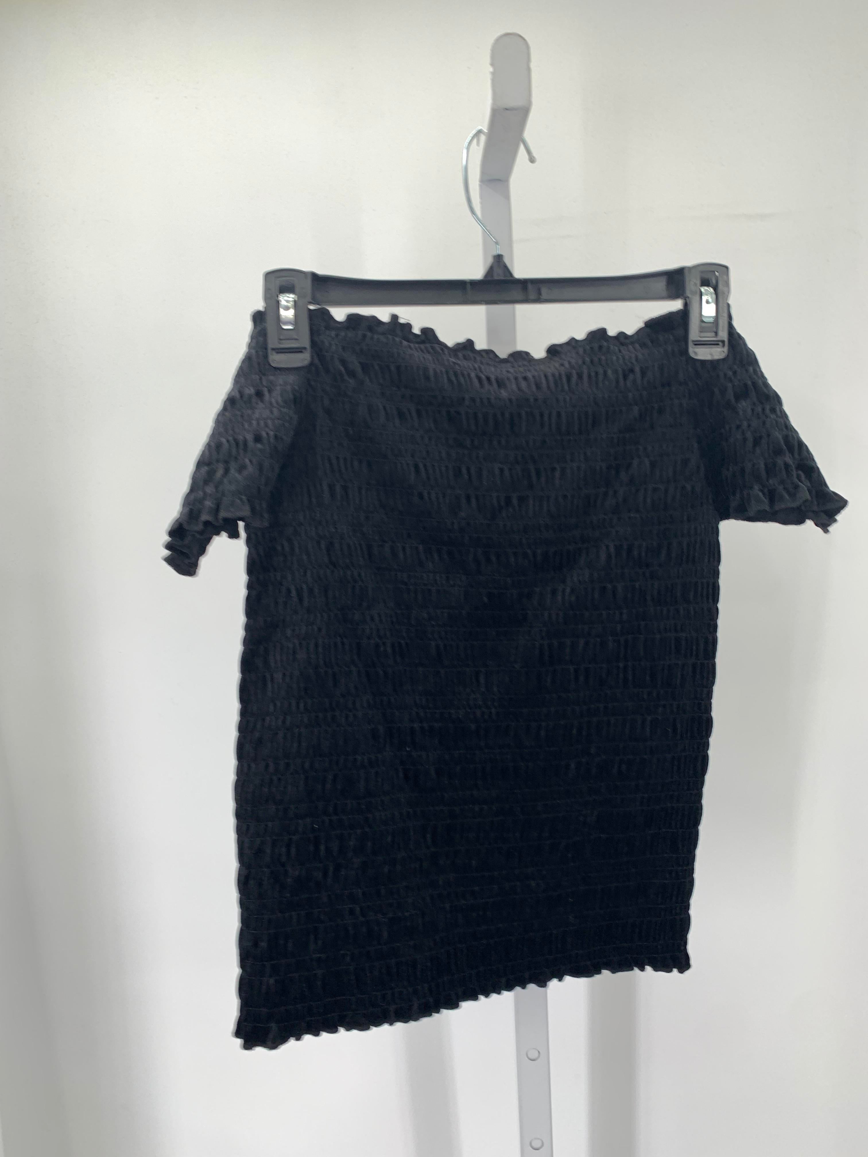 Size Large Juniors Short Sleeve Shirt