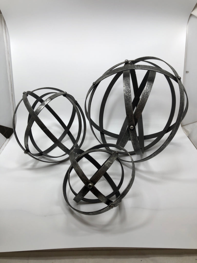 3 METAL FOLDING ORBS.