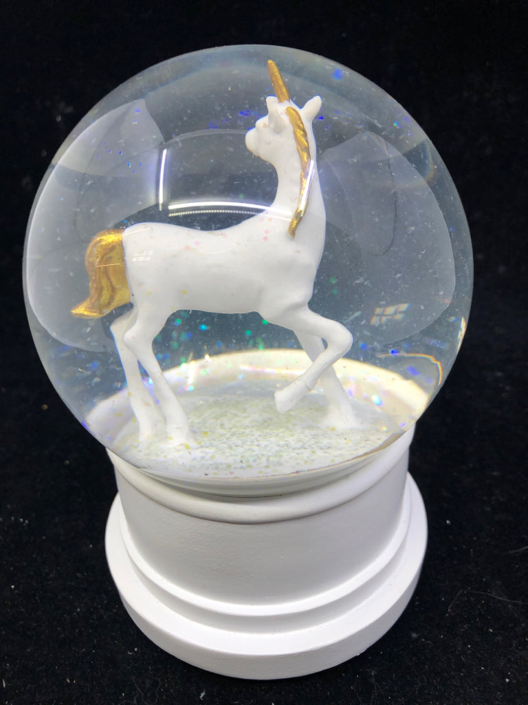 PEARL WHITE UNICORN MUSIC BOX.