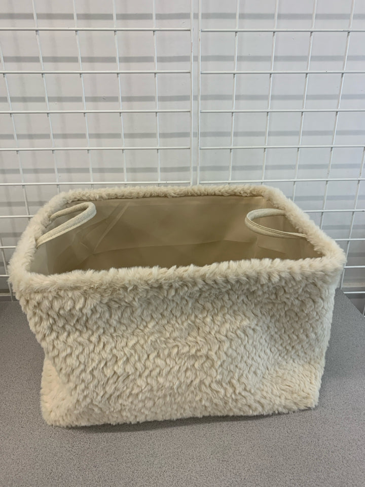 WHITE FLUFFY BASKET.
