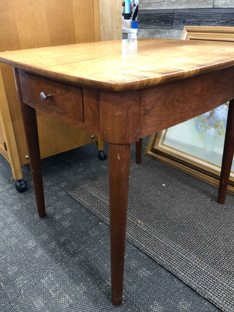 WALNUT SIDE TABLE W/DRAWER.