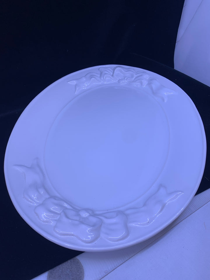 WHITE OVAL EMBOSSED BOW PLATTER.