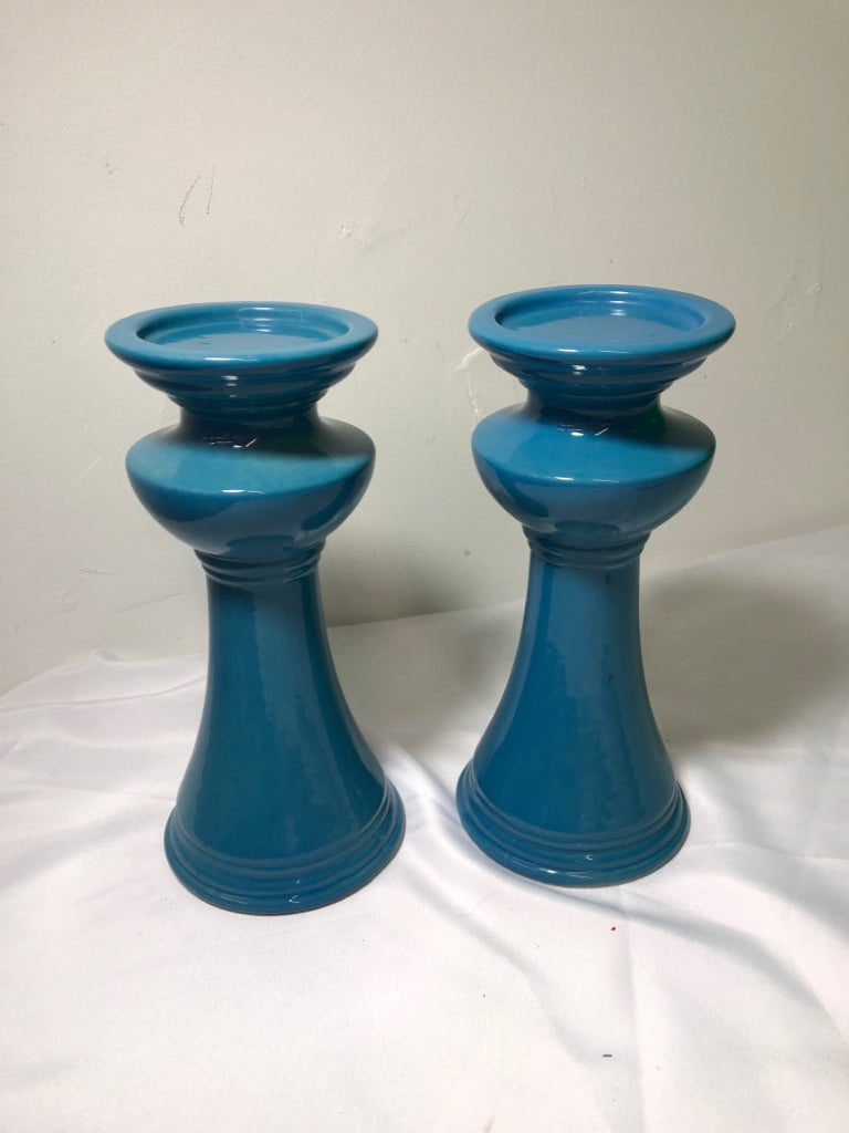 2 CERAMIC BLUE PILLAR CANDLE HOLDERS.