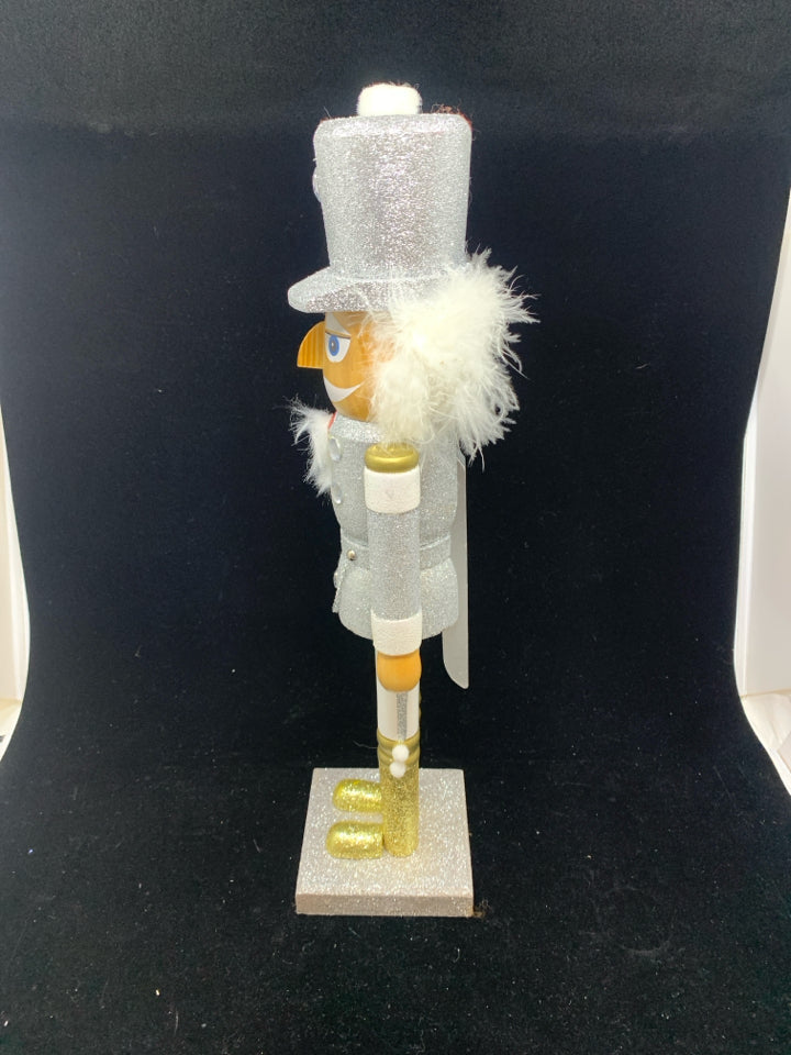 SLIVER/GOLD GLITTER NUTCRACKER.