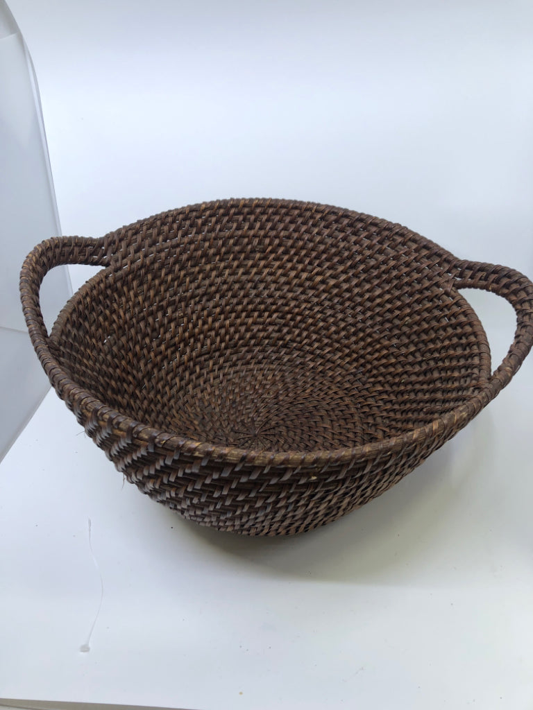 ROUND DARK WOVEN BASKET W/HANDLES.
