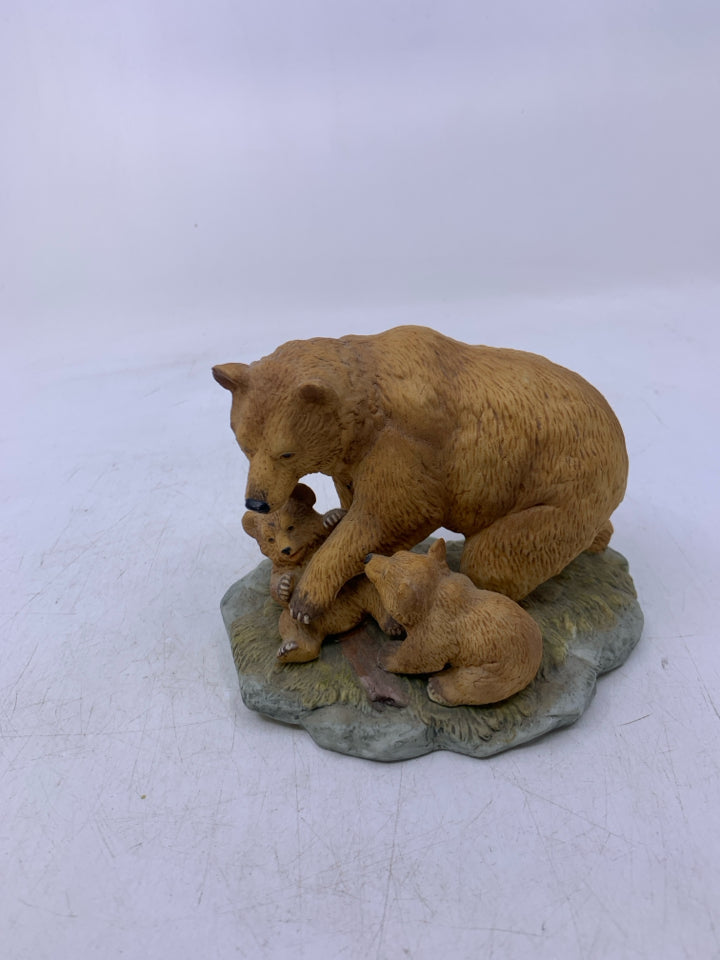 CERAMIC MOM/ BABIES BEARS.