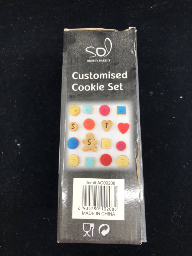 NIB CUSTOM COOKIE SET.